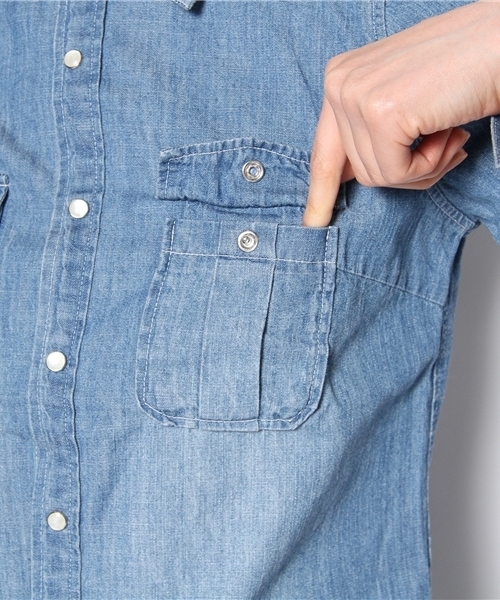 URBAN RESEARCH（アーバンリサーチ）の「UR デニムシャツ（シャツ/ブラウス・レディース・インディゴブルー・ONE）」の9枚目の写真