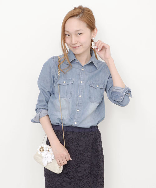 URBAN RESEARCH（アーバンリサーチ）の「UR デニムシャツ（シャツ/ブラウス・レディース・インディゴブルー・ONE）」の3枚目の写真