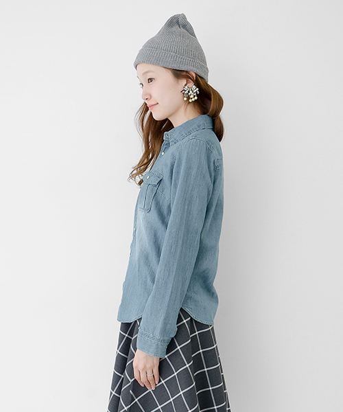 URBAN RESEARCH（アーバンリサーチ）の「UR デニムシャツ（シャツ/ブラウス・レディース・インディゴブルー・ONE）」の16枚目の写真