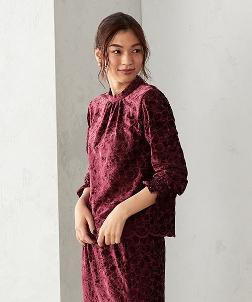 COMME CA ISM（コムサイズム）の「ベロア 刺繍レース カットソーブラウス（シャツ/ブラウス・レディース・ブラック/ブルー/ワイン・SMALL/MEDIUM/LARGE/X-LARGE）」の3枚目の写真