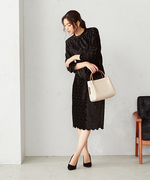 COMME CA ISM（コムサイズム）の「ベロア 刺繍レース カットソーブラウス（シャツ/ブラウス・レディース・ブラック/ブルー/ワイン・SMALL/MEDIUM/LARGE/X-LARGE）」の17枚目の写真