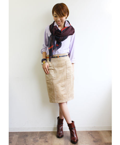 LOUNGEDRESS(ラウンジドレス)の「ヒールピン付きシャツ(シャツ/ブラウス・レディース・オフホワイト/パープル/サックスブルー・フリ-)」の14枚目の写真