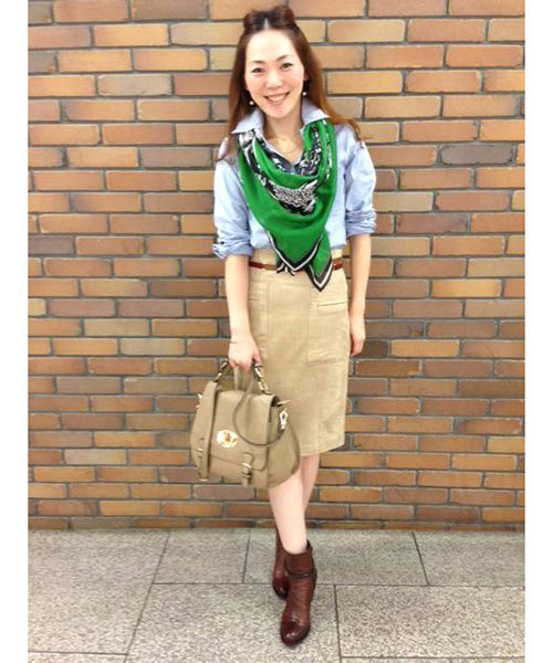 LOUNGEDRESS(ラウンジドレス)の「ヒールピン付きシャツ(シャツ/ブラウス・レディース・オフホワイト/パープル/サックスブルー・フリ-)」の16枚目の写真