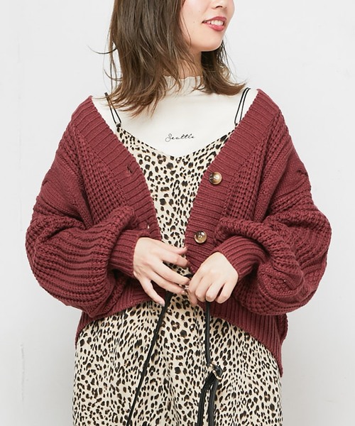 natural couture（ナチュラルクチュール）の「ざっくりケーブルショートカーデ（カーディガン/ボレロ・レディース・ベージュ/ブラウン/アイボリー/レッド系その他・FREE）」の4枚目の写真