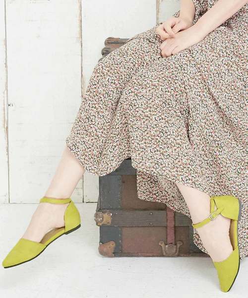 KOBE LETTUCE（コウベレタス）の「アンクルストラップサイドカットフラットポインテッドトゥパンプス（パンプス・レディース・ベージュ/グレー/サックスブルー/ライム/レッド/ブラック/ラベンダー/ブルー系その他・L/LL/M/S）」の4枚目の写真