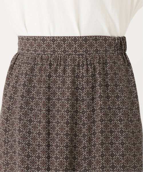 journal standard L'essage（ジャーナルスタンダードレサージュ）の「オーナメントプリントスカート◆（スカート・レディース・ベージュ/カーキ・FREE）」の19枚目の写真