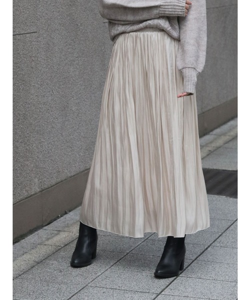 vingtrois(バントロア)の「【vingtrois】ランダムシャイニーサテンプリーツスカート(スカート・レディース・ブラック/キャメル/ピンク系その他/グレイッシュベージュ・M)」の1枚目の写真