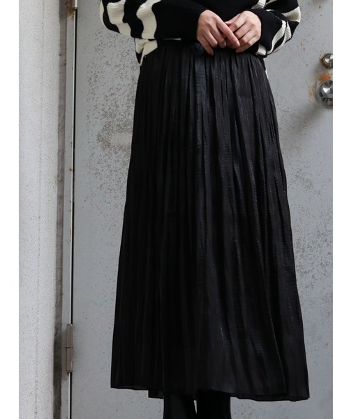 vingtrois(バントロア)の「【vingtrois】ランダムシャイニーサテンプリーツスカート(スカート・レディース・ブラック/キャメル/ピンク系その他/グレイッシュベージュ・M)」の3枚目の写真