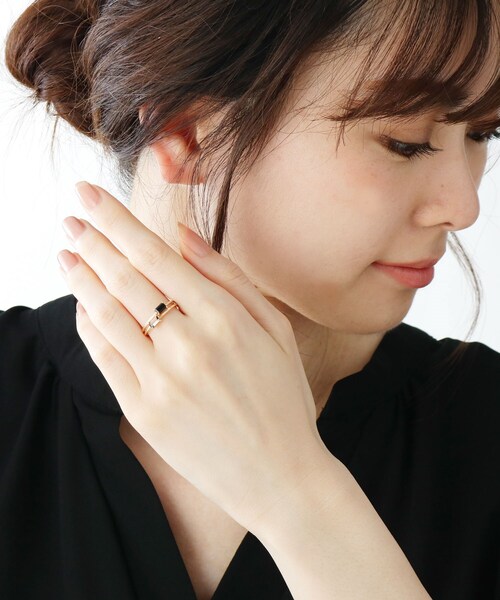 COCOSHNIK(ココシュニック)の「K10カラーストーン(オニキス) バゲットリング小(リング・レディース・こしょう色系7・10号/12号/14号)」の10枚目の写真