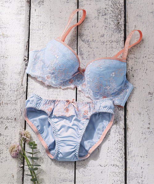 YU'NOW（ユナウ）の「【選べるデザイン！ナチュラルにバストメイク◎】to meeブラ＆ショーツ（ブラ&ショーツ・レディース・グレー/パープル/アイボリー/ブラック/グリーン/オレンジ/ブルー/オフホワイト/サックスブルー/ホワイト×ブラック/マスタード/ブラウン/ブラックミックス/カーキ系/ベージュ系/アイボリー系・A65M/A75M/B65M/B75M/C65M/C70M/C75L/D75L/E70M/E75L/F70M/AA65M/G75L/G70M/A70M/B70M/B75L/C75M/C80L/D80L/E80L/F75L/G80L/AA70M/D70M/F80L）」の13枚目の写真