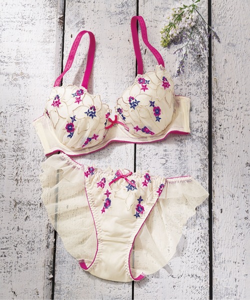 YU'NOW（ユナウ）の「【選べるデザイン！ナチュラルにバストメイク◎】to meeブラ＆ショーツ（ブラ&ショーツ・レディース・グレー/パープル/アイボリー/ブラック/グリーン/オレンジ/ブルー/オフホワイト/サックスブルー/ホワイト×ブラック/マスタード/ブラウン/ブラックミックス/カーキ系/ベージュ系/アイボリー系・A65M/A75M/B65M/B75M/C65M/C70M/C75L/D75L/E70M/E75L/F70M/AA65M/G75L/G70M/A70M/B70M/B75L/C75M/C80L/D80L/E80L/F75L/G80L/AA70M/D70M/F80L）」の3枚目の写真