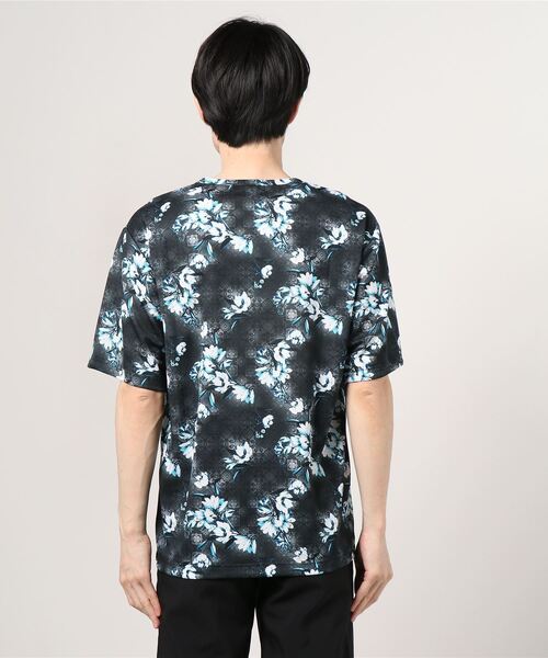 TORNADO MART（トルネードマート）の「TORNADO MART∴アラベスクスプレープリント５分袖カットソー（Tシャツ/カットソー・メンズ・ライトブルー/ブラック・MEDIUM/LARGE）」の4枚目の写真