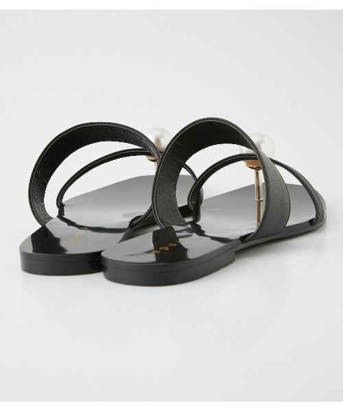 rienda（リエンダ）の「フェイクパールトングフラットシューズ（サンダル・レディース・ブラック/アイボリー・SMALL/MEDIUM/LARGE）」の10枚目の写真