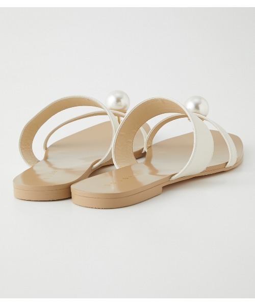 rienda（リエンダ）の「フェイクパールトングフラットシューズ（サンダル・レディース・ブラック/アイボリー・SMALL/MEDIUM/LARGE）」の7枚目の写真