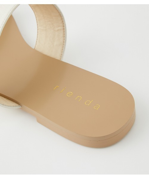 rienda（リエンダ）の「フェイクパールトングフラットシューズ（サンダル・レディース・ブラック/アイボリー・SMALL/MEDIUM/LARGE）」の9枚目の写真