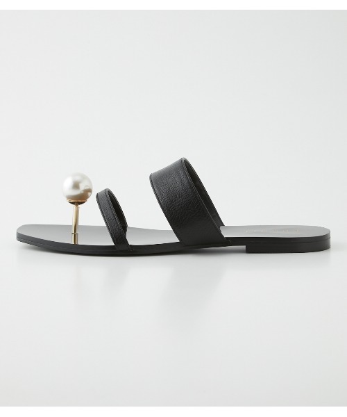 rienda（リエンダ）の「フェイクパールトングフラットシューズ（サンダル・レディース・ブラック/アイボリー・SMALL/MEDIUM/LARGE）」の8枚目の写真