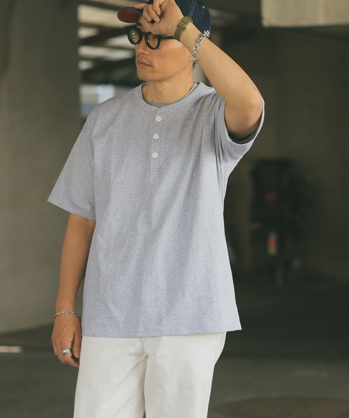 Goodwear(グッドウェア)の「GOOD WEAR グッドウェア 2W7-2522 USAコットン ヘンリーネック Tシャツ(Tシャツ/カットソー・メンズ・ブラック/チャコールグレー/カーキオリーブ/ネイビー/ホワイト/杢グレー/グレイッシュベージュ/ライトパープル/イエロー系その他/オレンジ系その他/ライトピンク/ブルー系その他/ダークグリーン/グレー系その他・S/M/L/XL)」の5枚目の写真