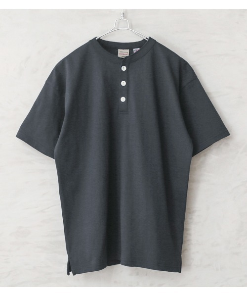 Goodwear(グッドウェア)の「GOOD WEAR グッドウェア 2W7-2522 USAコットン ヘンリーネック Tシャツ(Tシャツ/カットソー・メンズ・ブラック/チャコールグレー/カーキオリーブ/ネイビー/ホワイト/杢グレー/グレイッシュベージュ/ライトパープル/イエロー系その他/オレンジ系その他/ライトピンク/ブルー系その他/ダークグリーン/グレー系その他・S/M/L/XL)」の10枚目の写真