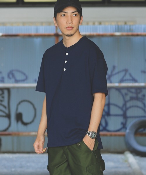 Goodwear(グッドウェア)の「GOOD WEAR グッドウェア 2W7-2522 USAコットン ヘンリーネック Tシャツ(Tシャツ/カットソー・メンズ・ブラック/チャコールグレー/カーキオリーブ/ネイビー/ホワイト/杢グレー/グレイッシュベージュ/ライトパープル/イエロー系その他/オレンジ系その他/ライトピンク/ブルー系その他/ダークグリーン/グレー系その他・S/M/L/XL)」の9枚目の写真