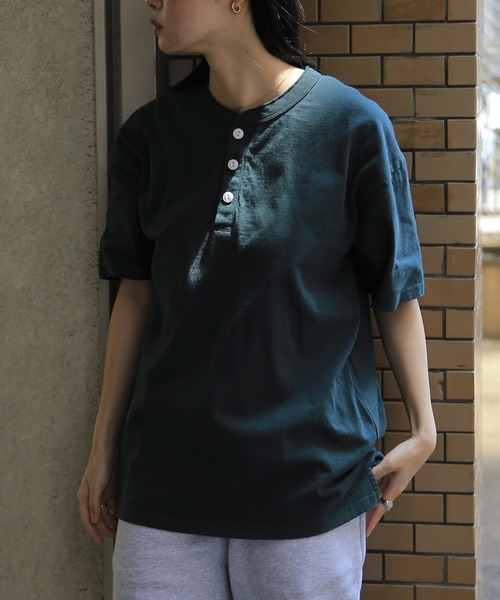 Goodwear(グッドウェア)の「GOOD WEAR グッドウェア 2W7-2522 USAコットン ヘンリーネック Tシャツ(Tシャツ/カットソー・メンズ・ブラック/チャコールグレー/カーキオリーブ/ネイビー/ホワイト/杢グレー/グレイッシュベージュ/ライトパープル/イエロー系その他/オレンジ系その他/ライトピンク/ブルー系その他/ダークグリーン/グレー系その他・S/M/L/XL)」の1枚目の写真