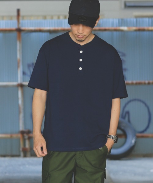 Goodwear(グッドウェア)の「GOOD WEAR グッドウェア 2W7-2522 USAコットン ヘンリーネック Tシャツ(Tシャツ/カットソー・メンズ・ブラック/チャコールグレー/カーキオリーブ/ネイビー/ホワイト/杢グレー/グレイッシュベージュ/ライトパープル/イエロー系その他/オレンジ系その他/ライトピンク/ブルー系その他/ダークグリーン/グレー系その他・S/M/L/XL)」の21枚目の写真