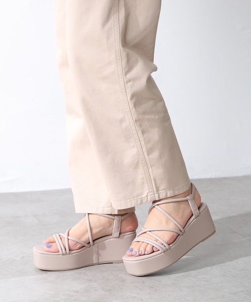 Honeys(ハニーズ)の「厚底ナローサンダル(サンダル・レディース・アイボリー/ベージュ/ブラック・S/L/M)」の3枚目の写真