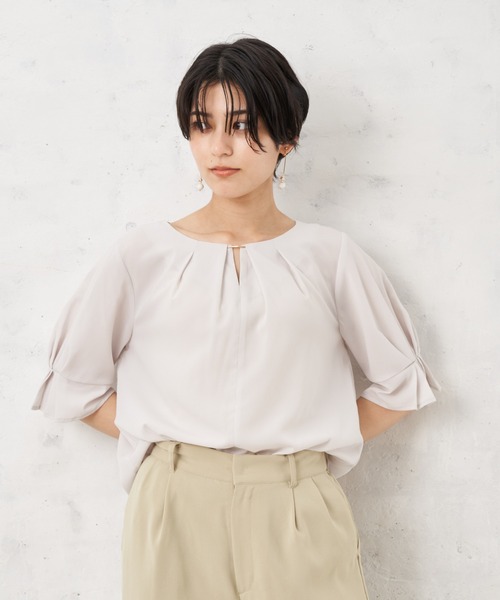 シャツ ブラウス Yecca トップスvecca イェッカヴェッカ のファッション メタルバー付き袖タックブラウス シャツ ブラウス Yecca