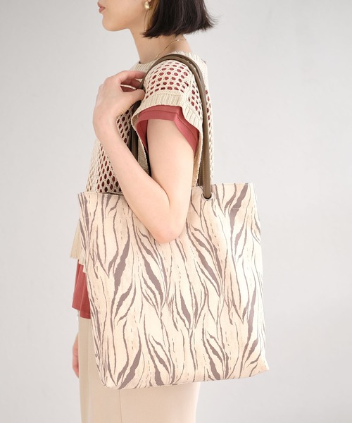 ANDJ(アンドジェイ)の「ゼブラ柄&無地トートバッグ(トートバッグ・レディース・ブラウン/シャンパン/ブラック・M)」の3枚目の写真