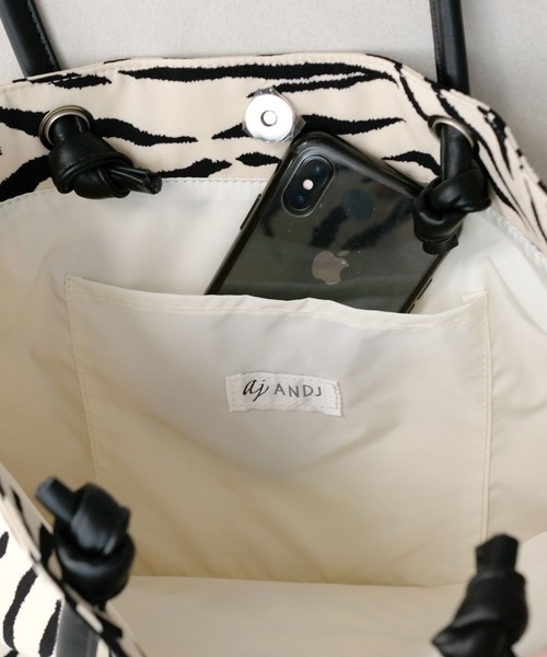 ANDJ(アンドジェイ)の「ゼブラ柄&無地トートバッグ(トートバッグ・レディース・ブラウン/シャンパン/ブラック・M)」の21枚目の写真