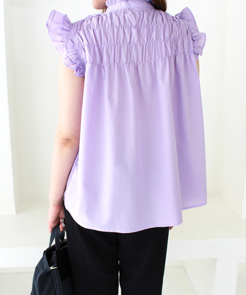 MODE ROBE（モードローブ）の「シャーリングノースリーブブラウス（シャツ/ブラウス・レディース・パープル/ホワイト/ブラック・FREE）」の3枚目の写真