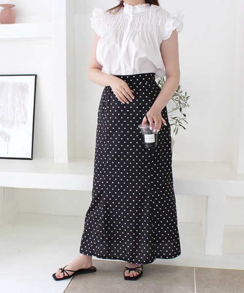 MODE ROBE（モードローブ）の「シャーリングノースリーブブラウス（シャツ/ブラウス・レディース・パープル/ホワイト/ブラック・FREE）」の6枚目の写真