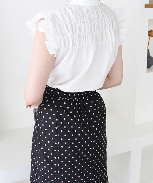 MODE ROBE（モードローブ）の「シャーリングノースリーブブラウス（シャツ/ブラウス・レディース・パープル/ホワイト/ブラック・FREE）」の7枚目の写真