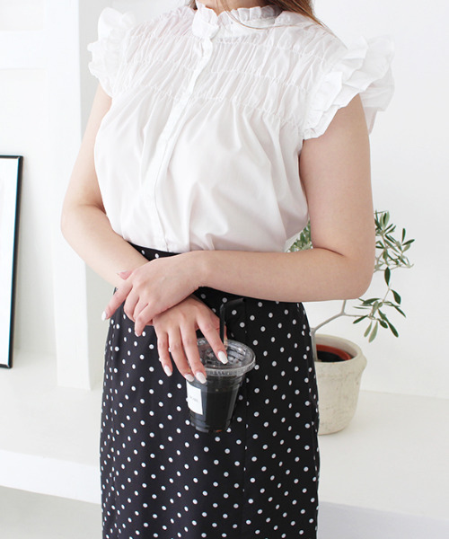 MODE ROBE（モードローブ）の「シャーリングノースリーブブラウス（シャツ/ブラウス・レディース・パープル/ホワイト/ブラック・FREE）」の11枚目の写真