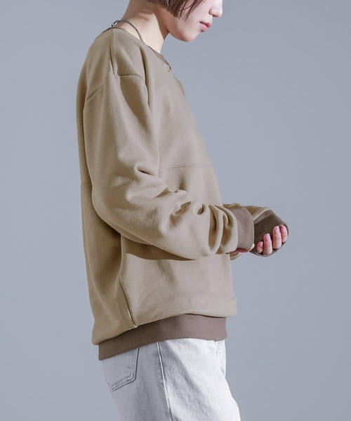 osharewalker(オシャレウォーカー)の「『切替ステッチ微配色スウェット』(スウェット・レディース・ブラック/グレイッシュベージュ/グレイッシュブルー・2/3)」の4枚目の写真