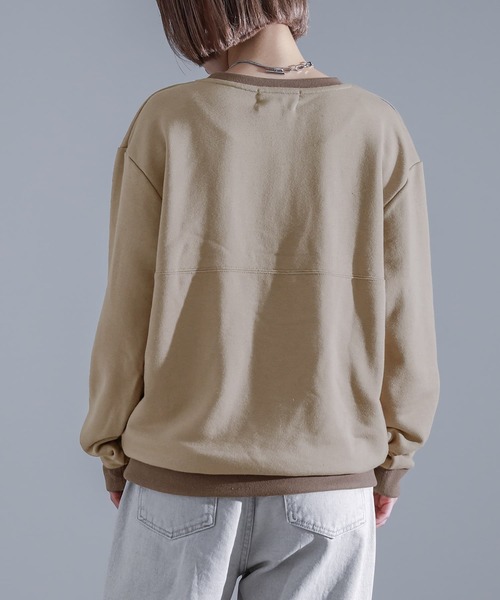 osharewalker(オシャレウォーカー)の「『切替ステッチ微配色スウェット』(スウェット・レディース・ブラック/グレイッシュベージュ/グレイッシュブルー・2/3)」の5枚目の写真