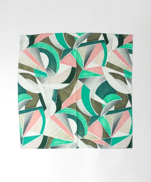 LOEFF（ロエフ）の「＜LOEFF（ロエフ）＞シルク プリント スカーフ（バンダナ/スカーフ・レディース・ライム・FREE）」の2枚目の写真