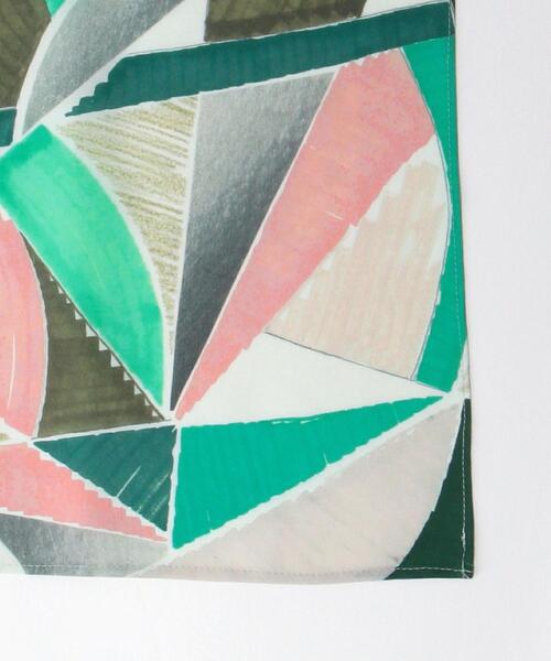 LOEFF（ロエフ）の「＜LOEFF（ロエフ）＞シルク プリント スカーフ（バンダナ/スカーフ・レディース・ライム・FREE）」の3枚目の写真