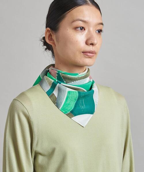 LOEFF（ロエフ）の「＜LOEFF（ロエフ）＞シルク プリント スカーフ（バンダナ/スカーフ・レディース・ライム・FREE）」の7枚目の写真