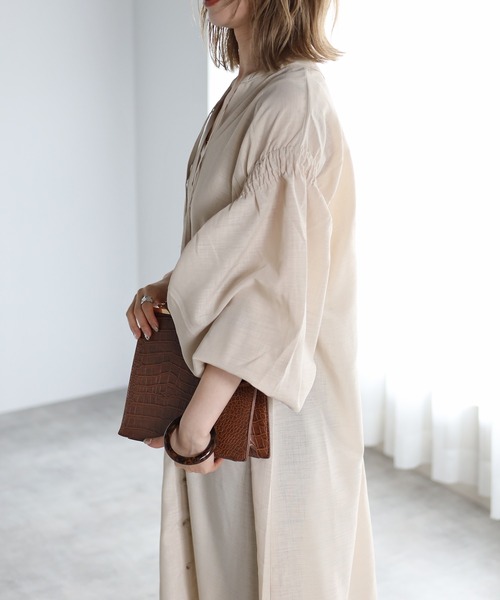 r.(アールドット)の「スラブジョーゼット前後2wayギャザーワンピース(シャツワンピース・レディース・カーキ/ブルー/ブラック/ベージュ/バーガンディー/グリーン/ラベンダー/ホワイト/ライトブルー・FREE)」の13枚目の写真