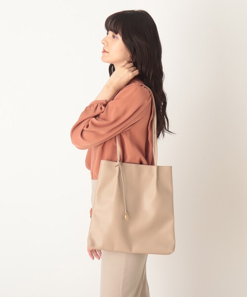 DRESKIP(ドレスキップ)の「◆つまみハンドルトート(トートバッグ・レディース・キャメル/ブラック系3/ブラック/ブラウン系1/ベージュ/ベージュ系5・00)」の7枚目の写真