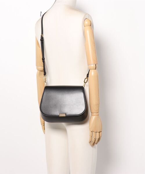 CHARLES & KEITH（チャールズ & キース）の「メタリックアクセント ショルダーバッグ / Metallic Accent Shoulder Bag（ショルダーバッグ・レディース・ブラック/レンガ/ブルー系その他4・M）」の14枚目の写真