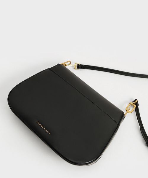 CHARLES & KEITH（チャールズ & キース）の「メタリックアクセント ショルダーバッグ / Metallic Accent Shoulder Bag（ショルダーバッグ・レディース・ブラック/レンガ/ブルー系その他4・M）」の5枚目の写真