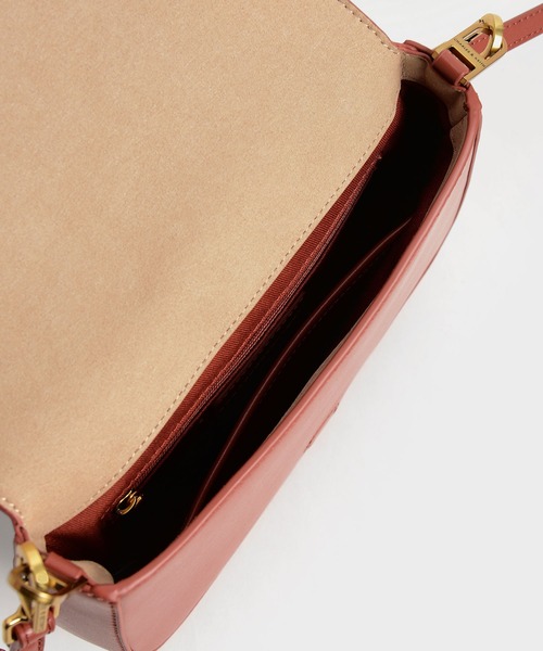 CHARLES & KEITH（チャールズ & キース）の「メタリックアクセント ショルダーバッグ / Metallic Accent Shoulder Bag（ショルダーバッグ・レディース・ブラック/レンガ/ブルー系その他4・M）」の4枚目の写真