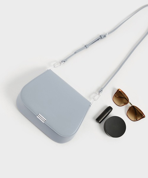 CHARLES & KEITH（チャールズ & キース）の「メタリックアクセント ショルダーバッグ / Metallic Accent Shoulder Bag（ショルダーバッグ・レディース・ブラック/レンガ/ブルー系その他4・M）」の20枚目の写真