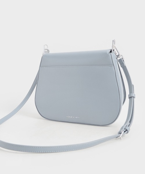 CHARLES & KEITH（チャールズ & キース）の「メタリックアクセント ショルダーバッグ / Metallic Accent Shoulder Bag（ショルダーバッグ・レディース・ブラック/レンガ/ブルー系その他4・M）」の17枚目の写真