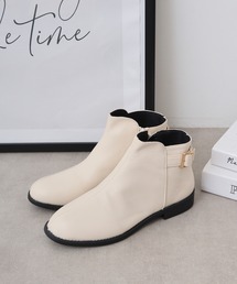 AAA+Feminine（サンエープラスフェミニン）の「AAA+Feminine 履き心地やわらか、美シルエットショートブーツ（ブーツ）」