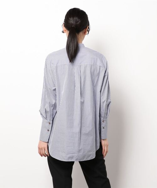 SALON adam et rope'（サロン アダム エ ロペ）の「<春まで使える>バンドカラーシャツ（シャツ/ブラウス・レディース・ホワイト/ネイビー/パープル・FREE）」の5枚目の写真