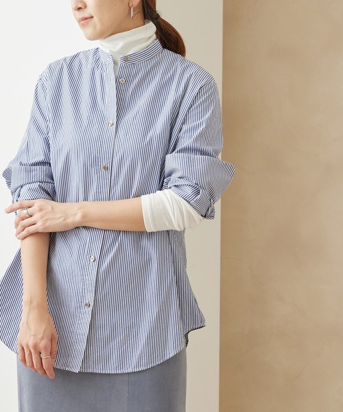 SALON adam et rope'（サロン アダム エ ロペ）の「<春まで使える>バンドカラーシャツ（シャツ/ブラウス・レディース・ホワイト/ネイビー/パープル・FREE）」の2枚目の写真