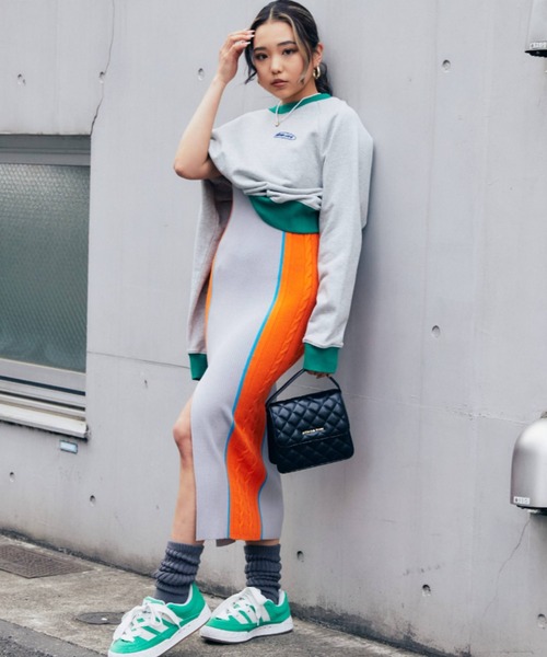 atmos pink(アトモスピンク)の「atmos pink マルチカラーロングワンピ(ワンピース・レディース・グレー/グリーン・FREE)」の2枚目の写真