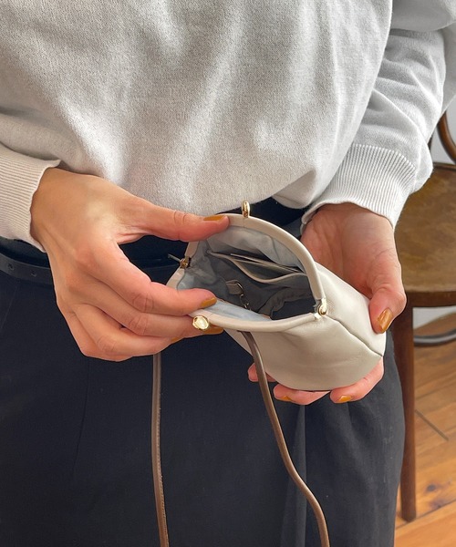 R/b nestle to BEAURE（アールビー）の「Rb ２tone ガマ口 mini Shoulder（ショルダーバッグ・レディース・ブラウン/アイボリー/ブラック/ベージュ・FREE）」の7枚目の写真